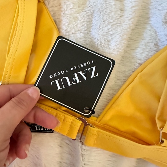 NWT bikini top - Picture 3 of 4